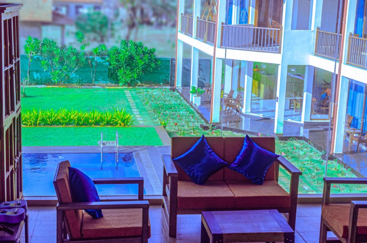 Hotel Calypso Sunset Iranawila Exterior foto